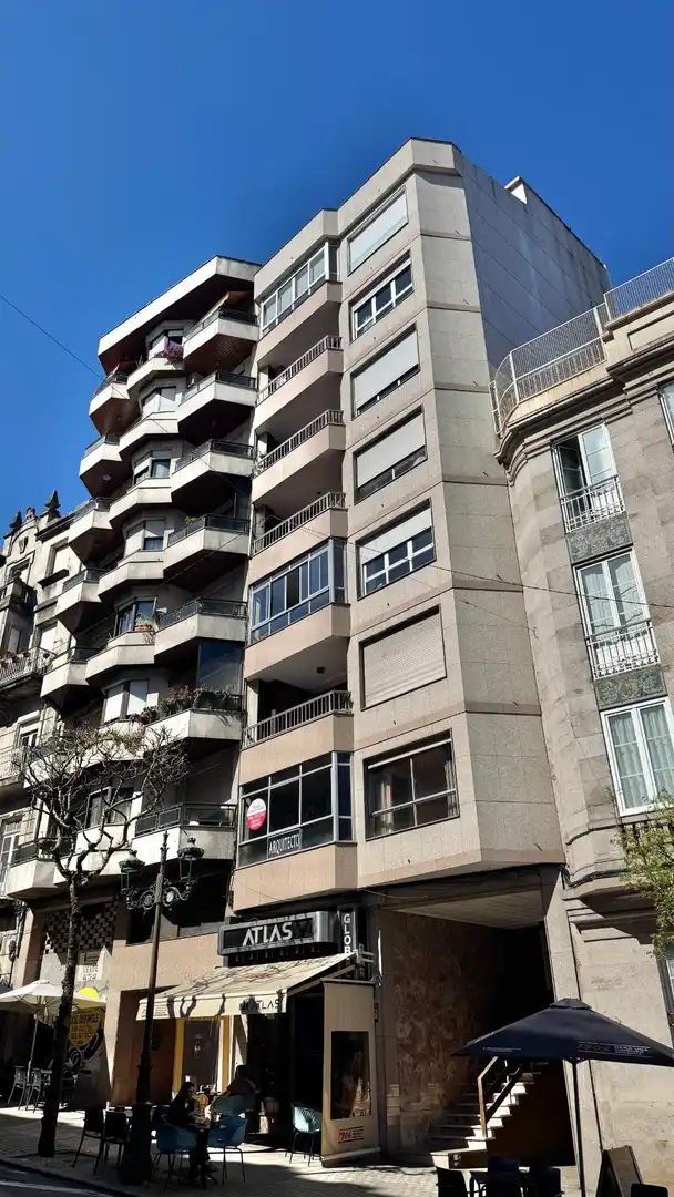 Vista exterior de Piso en venta en Vigo  con Calefacción, Parquet y Terraza