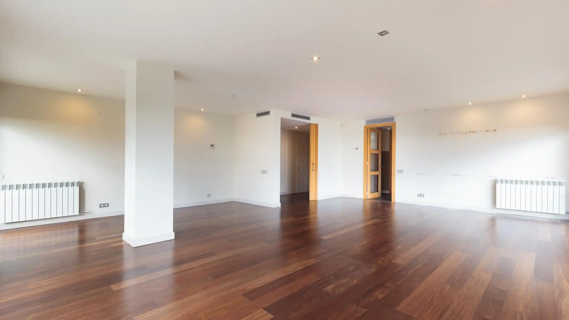 Living room of Flat for rent in Barcelona  with Private garden, Parquet flooring and Terrace