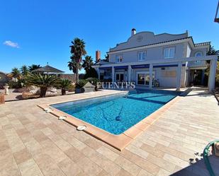 Vista exterior de Casa o xalet en venda en Guardamar del Segura amb Aire condicionat, Jardí privat i Terrassa