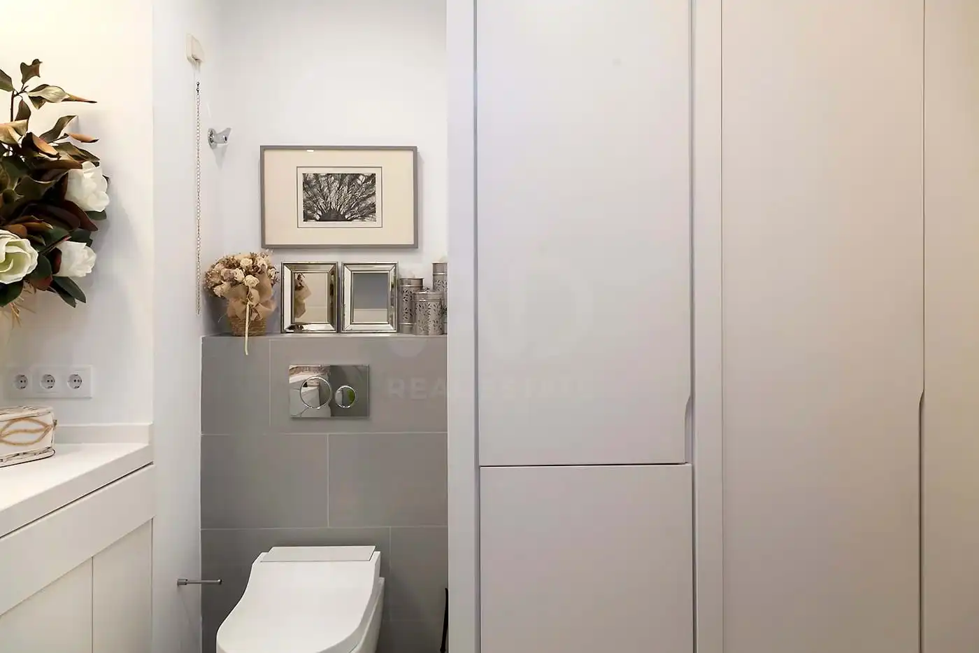 Bathroom of Study for sale in Barcelona  with Air Conditioner and Heating