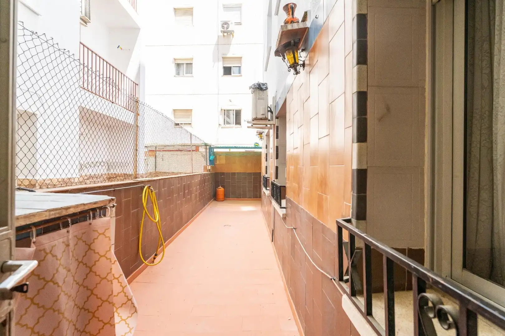 Außenansicht von Wohnung zum Verkauf in Reus mit Klimaanlage, Heizung und Balkon