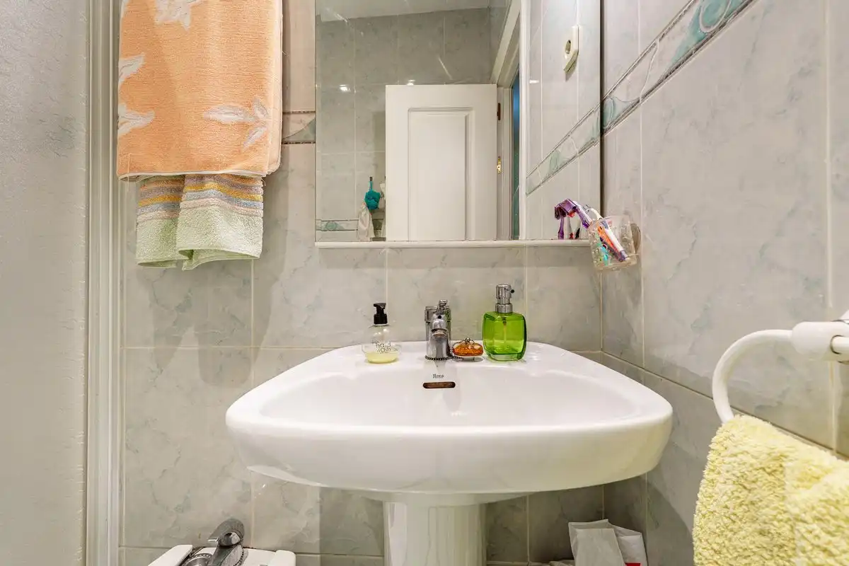 Badezimmer von Erdgeschoss zum Verkauf in Madrid mit Heizung