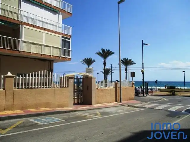 Vista exterior de Apartamento de alquiler en El Campello con Aire acondicionado, Terraza y Amueblado