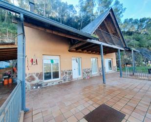 Vista exterior de Casa o xalet de lloguer en Vallirana amb Calefacció, Jardí privat i Terrassa