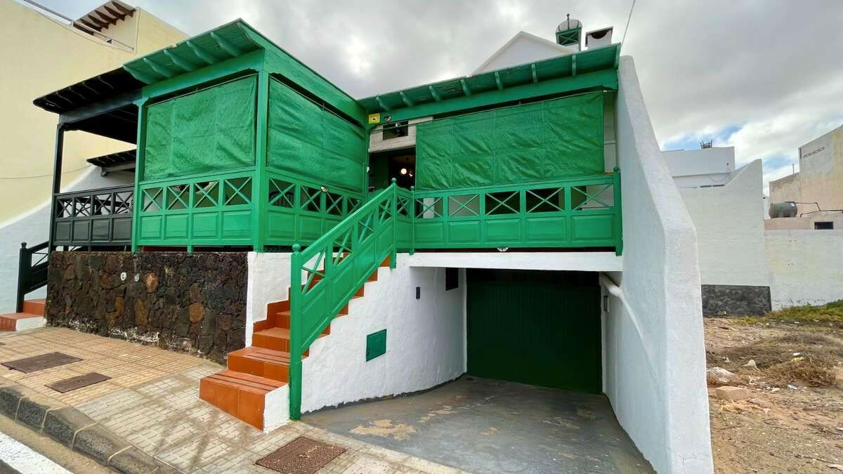 Vista exterior de Casa adosada en venda en Teguise amb Terrassa, Traster i Moblat