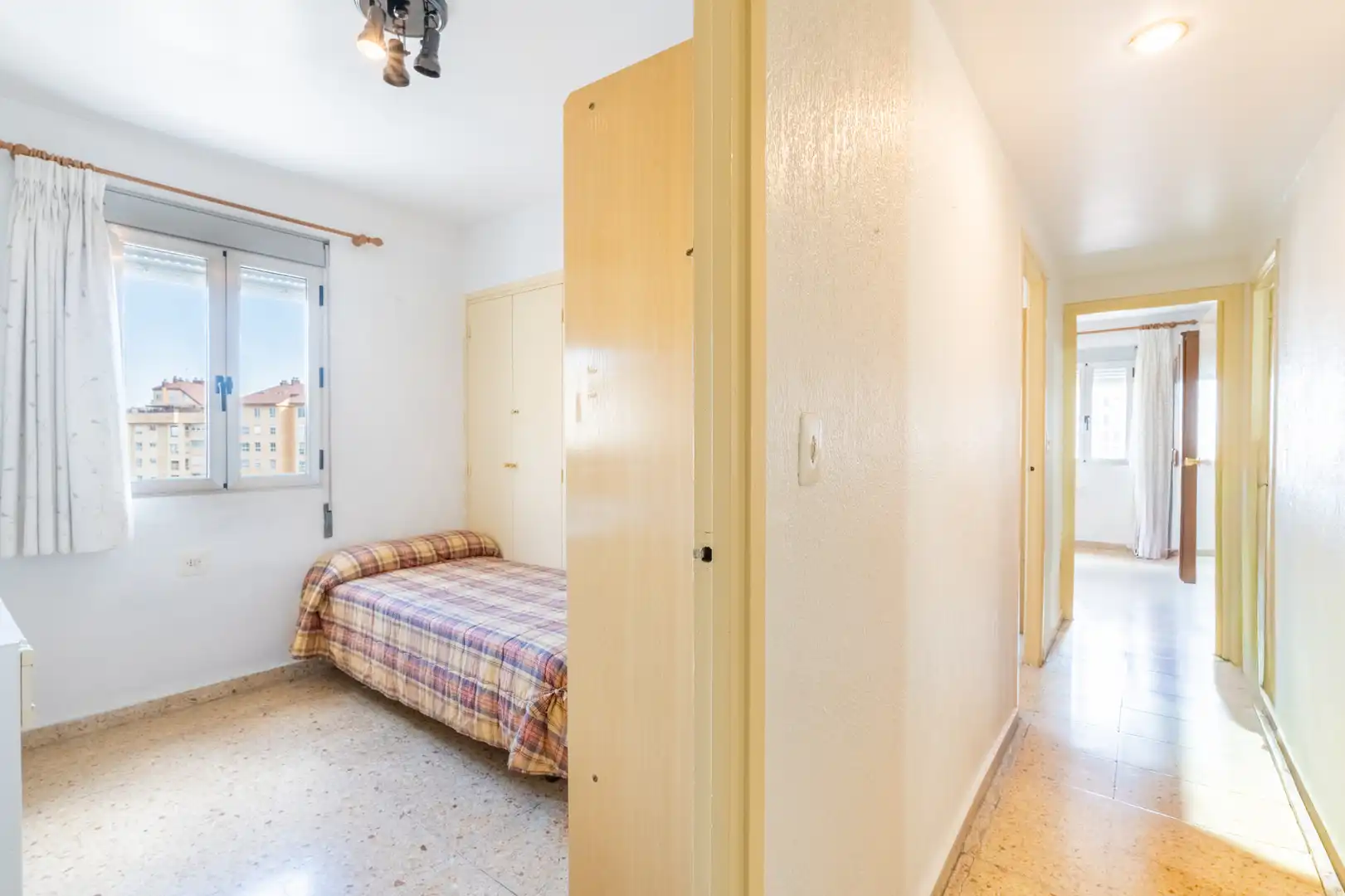 Bedroom of Flat for sale in Valencia  with Air Conditioner, Furnished and Oven