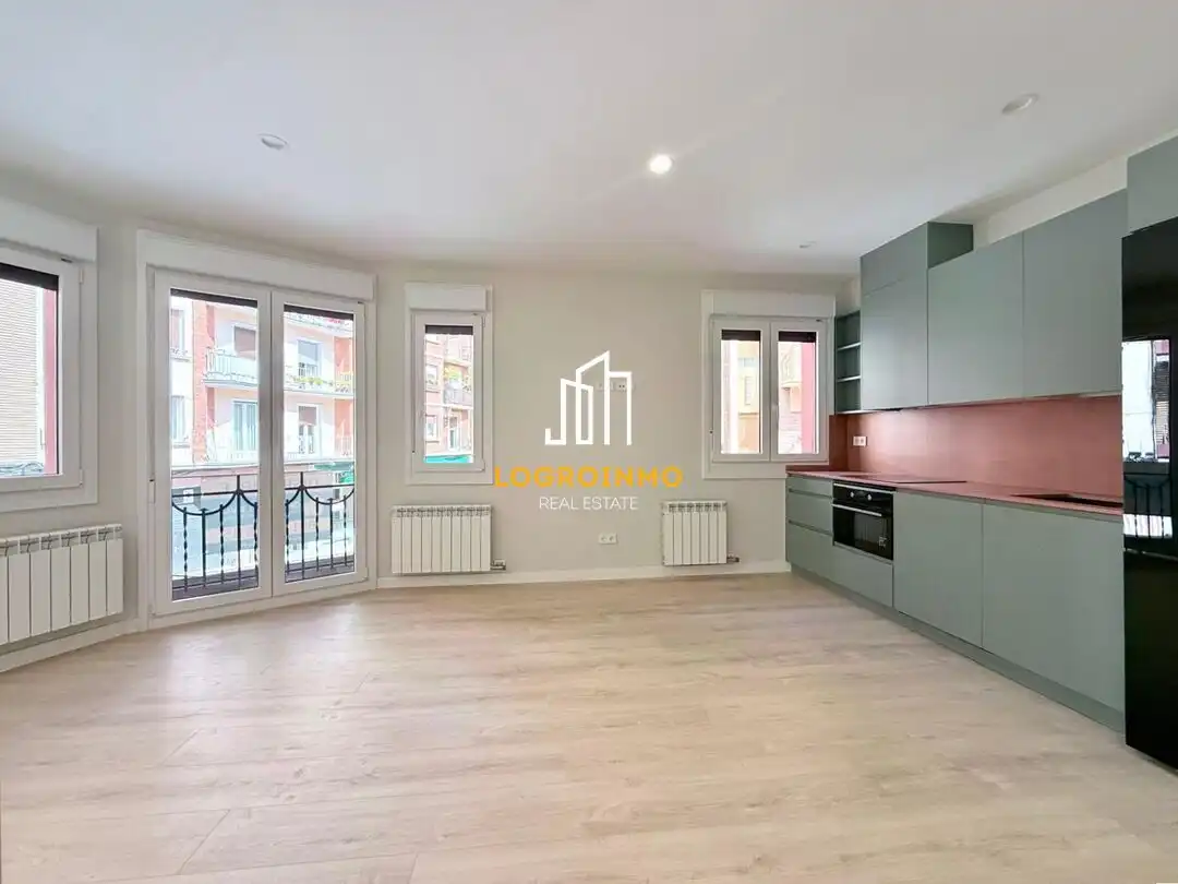 Vista exterior de Piso en venta en  Logroño con Calefacción, Parquet y Balcón
