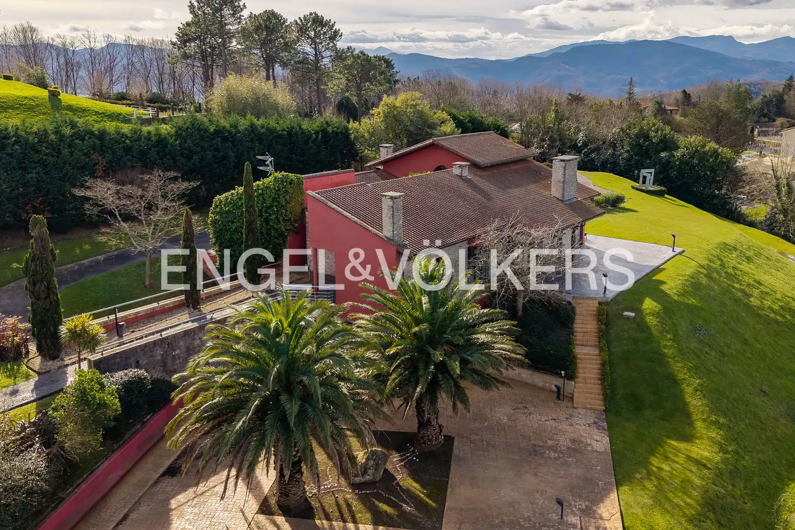 Vista exterior de Casa o chalet en venta en Donostia - San Sebastián  con Aire acondicionado, Calefacción y Jardín privado