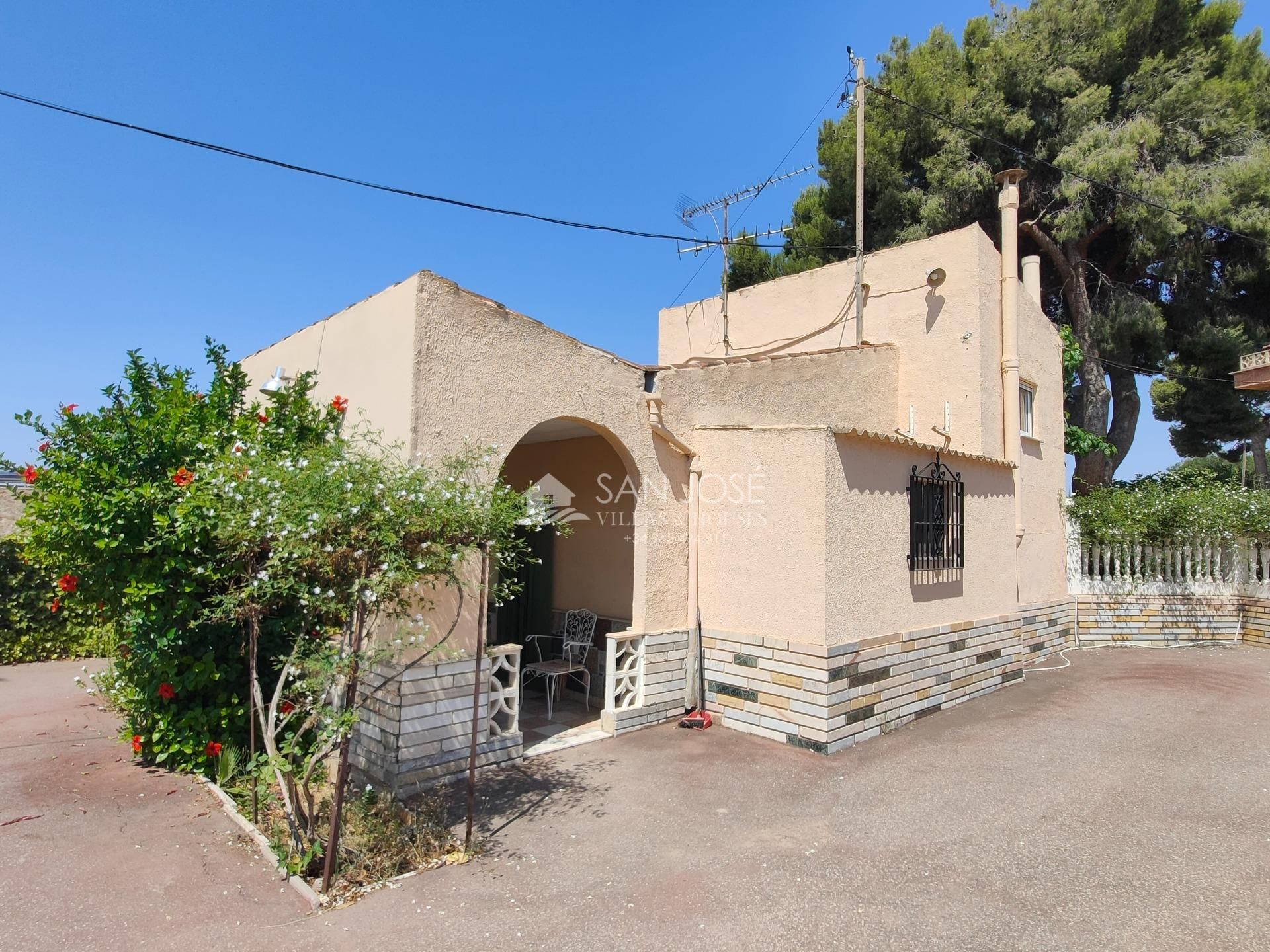 Vista exterior de Casa o xalet en venda en Novelda amb Jardí privat, Terrassa i Traster