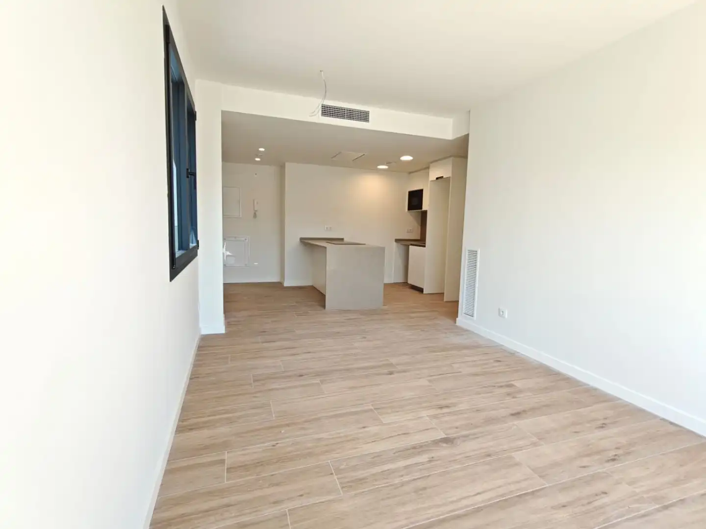 Living room of Flat for rent in Girona  with Air Conditioner, Heating and Terrace