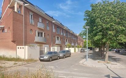 Exterior view of Single-family semi-detached for sale in  Huesca Capital  with Terrace and Balcony