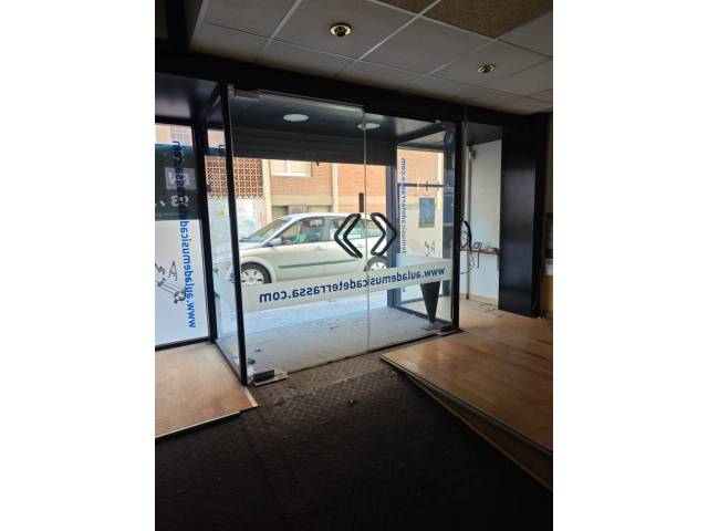 Local comercial en Alquiler en Arquímedes en Ca n'Aurell