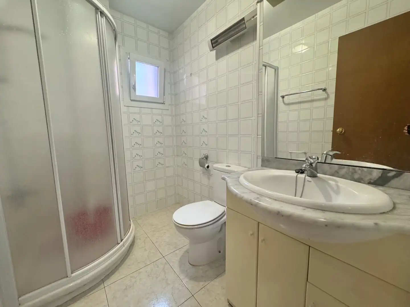 Bany de Pis en venda en Girona amb Calefacció i Alarma
