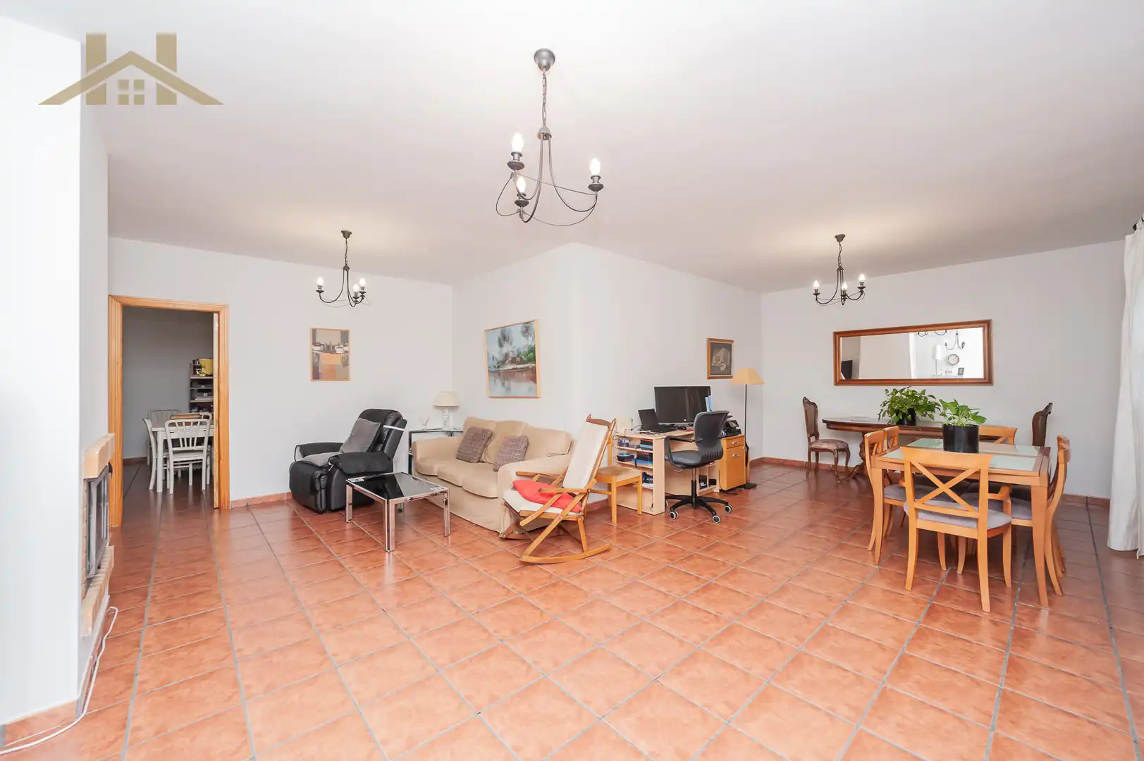 Sala d'estar de Casa o xalet en venda en Arroyomolinos (Madrid) amb Aire condicionat, Calefacció i Jardí privat