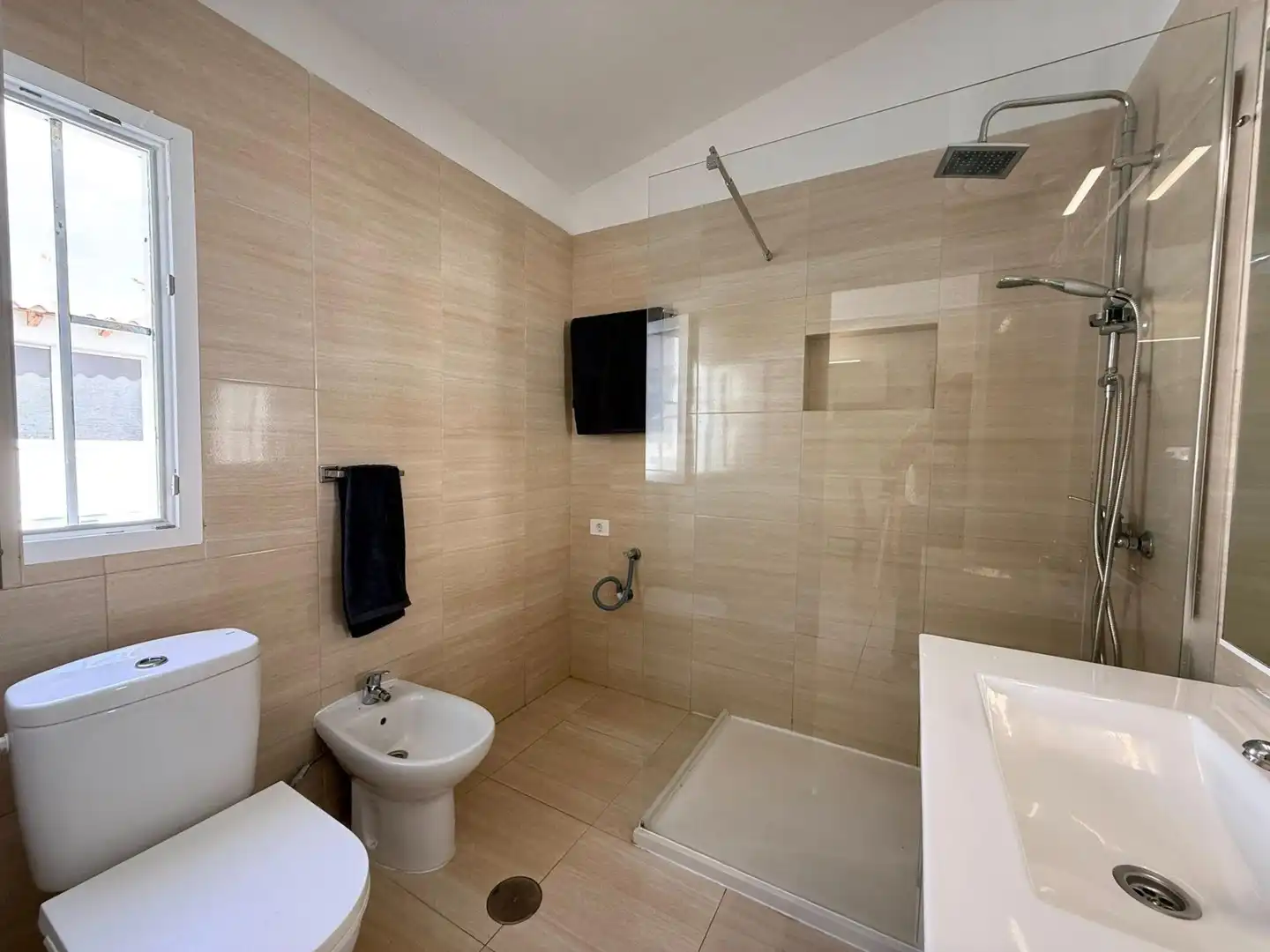Baño de Ático en venta en Arona con Terraza, Amueblado y Piscina comunitaria