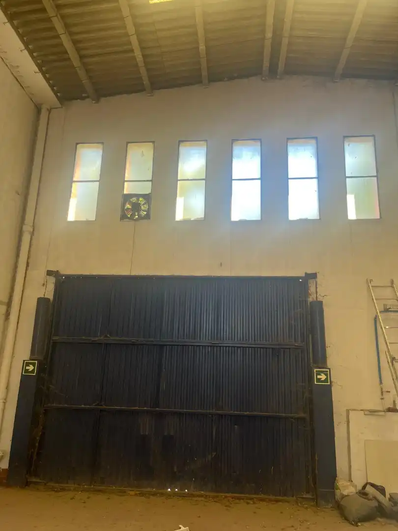Außenansicht von Fabrikhallen zur Miete in El Prat de Llobregat mit Alarm