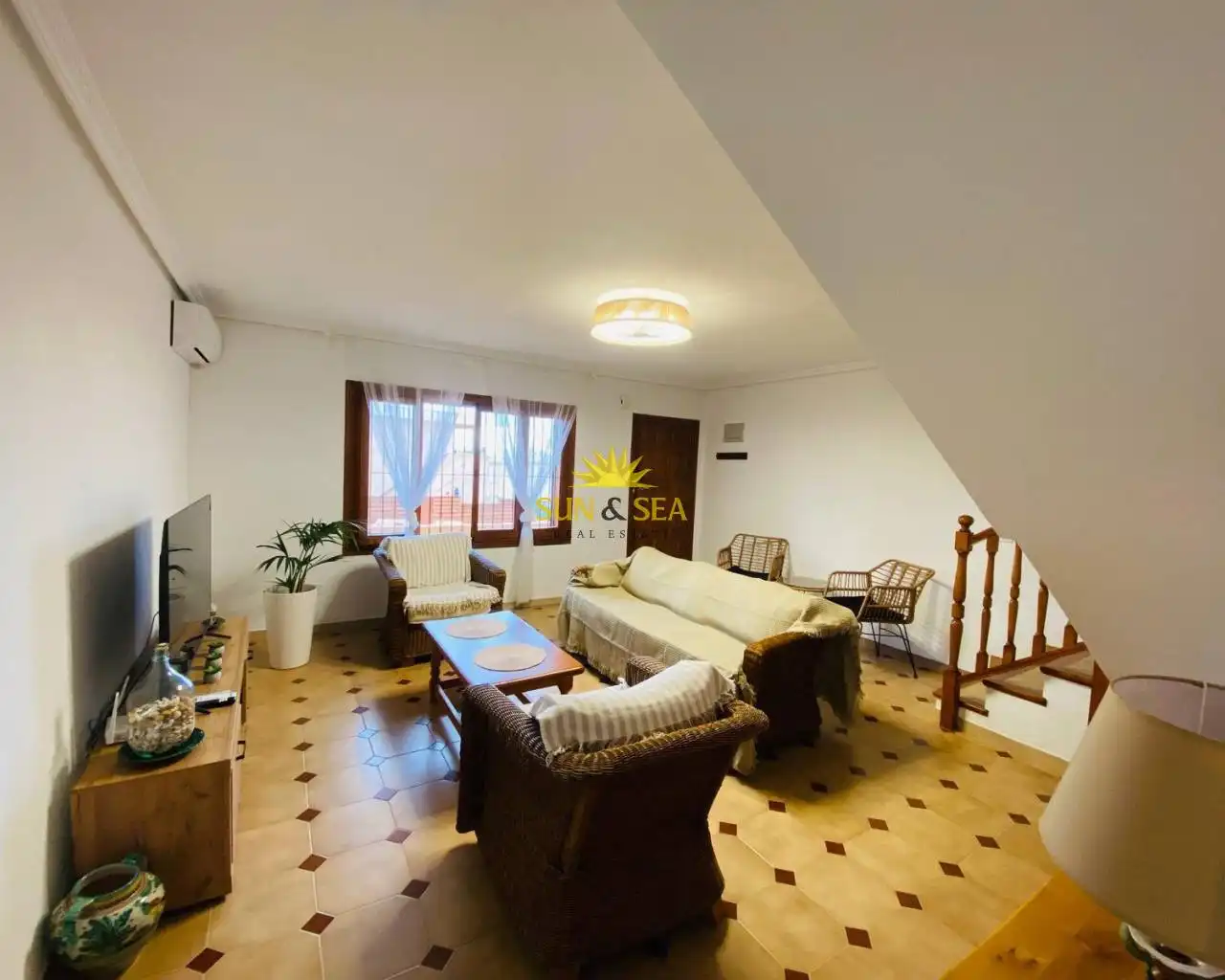 Sala d'estar de Casa o xalet de lloguer en Torrevieja amb Aire condicionat, Calefacció i Forn
