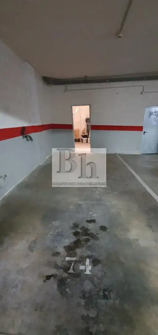 Parking de Casa adosada en venta en Alhaurín de la Torre con Aire acondicionado, Calefacción y Jardín privado