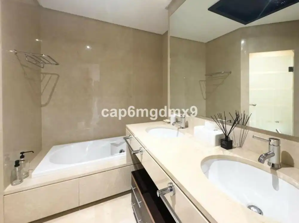 Bathroom of Attic for rent in Marbella  with Air Conditioner, Terrace and Storage room