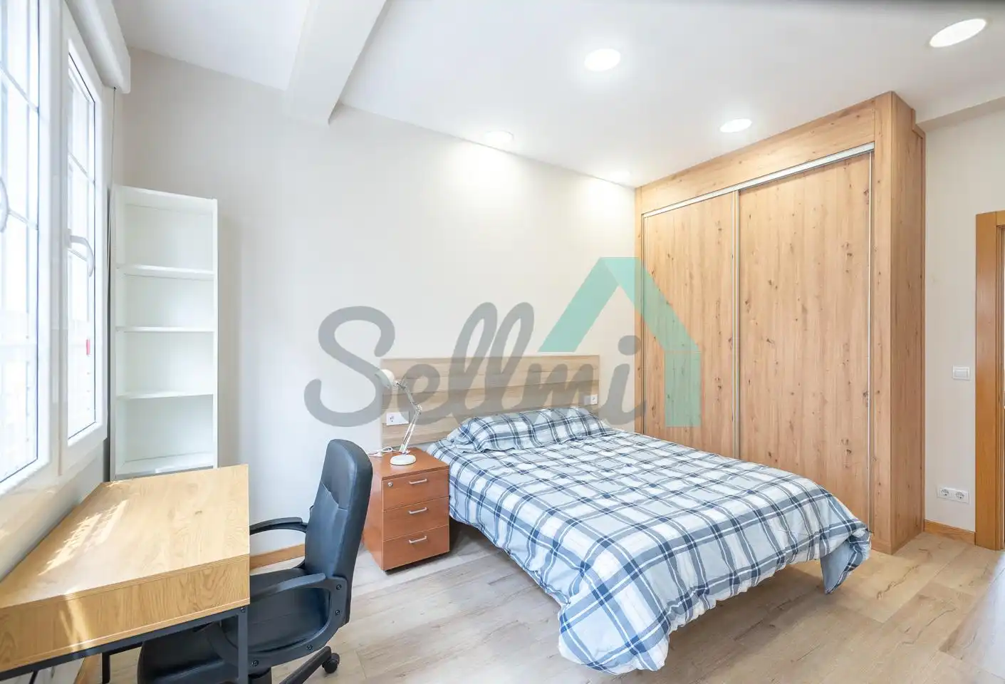 Habitación de Piso de alquiler en Oviedo  con Calefacción, Terraza y Amueblado