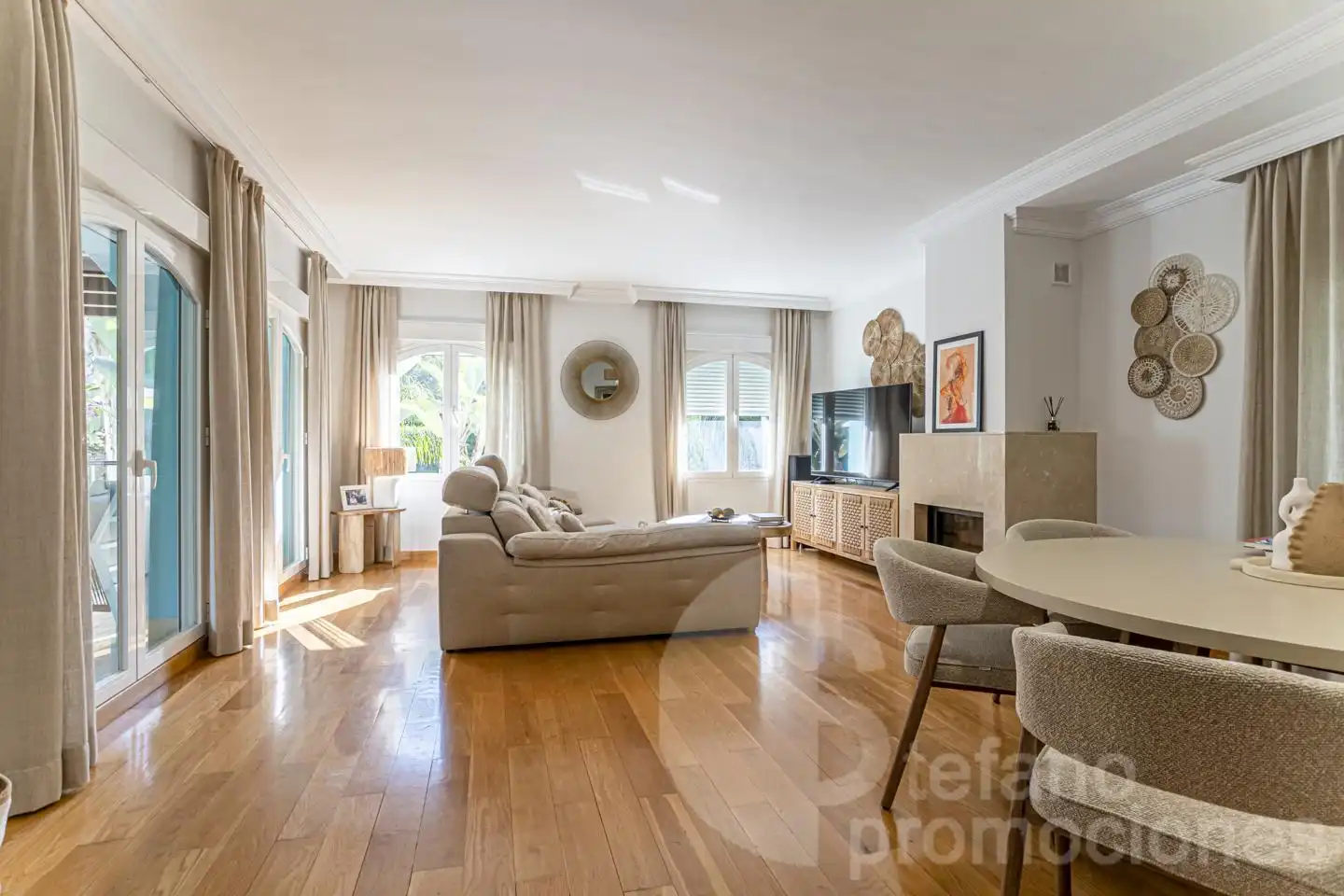 Vista exterior de Casa o xalet en venda en Málaga amb Aire condicionat, Jardí privat i Parquet