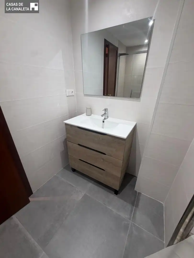 Baño de Piso en venta en Valencia con Aire acondicionado y Balcón
