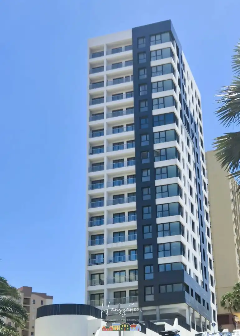 Vista exterior de Piso en venta en Las Palmas de Gran Canaria con Calefacción, Trastero y Piscina comunitaria