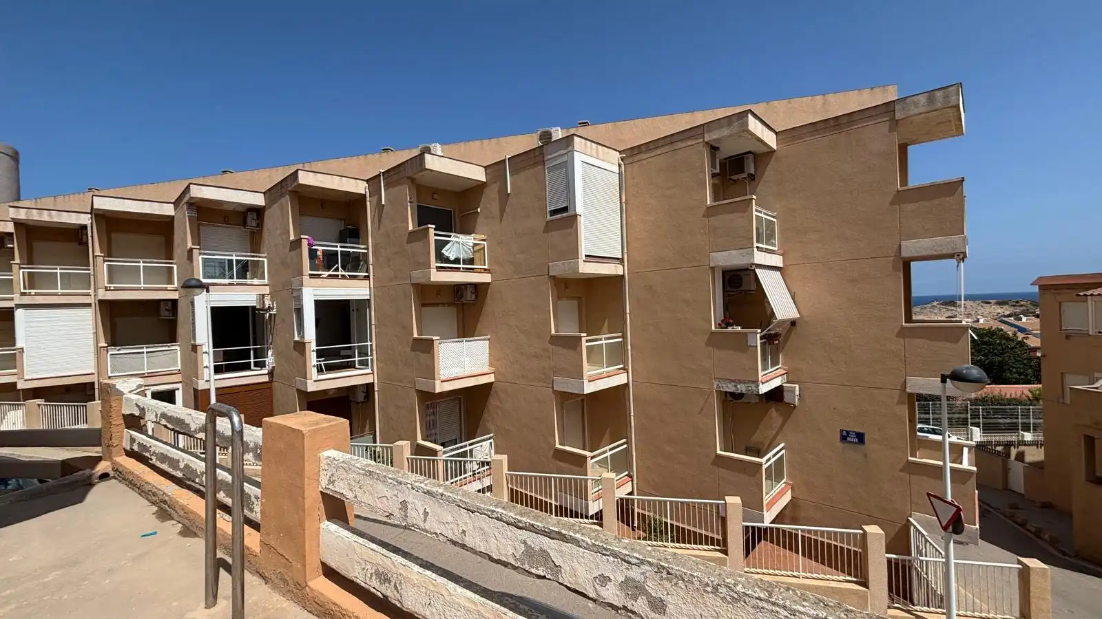 Außenansicht von Wohnungen zum Verkauf in Cartagena mit Klimaanlage, Heizung und Terrasse