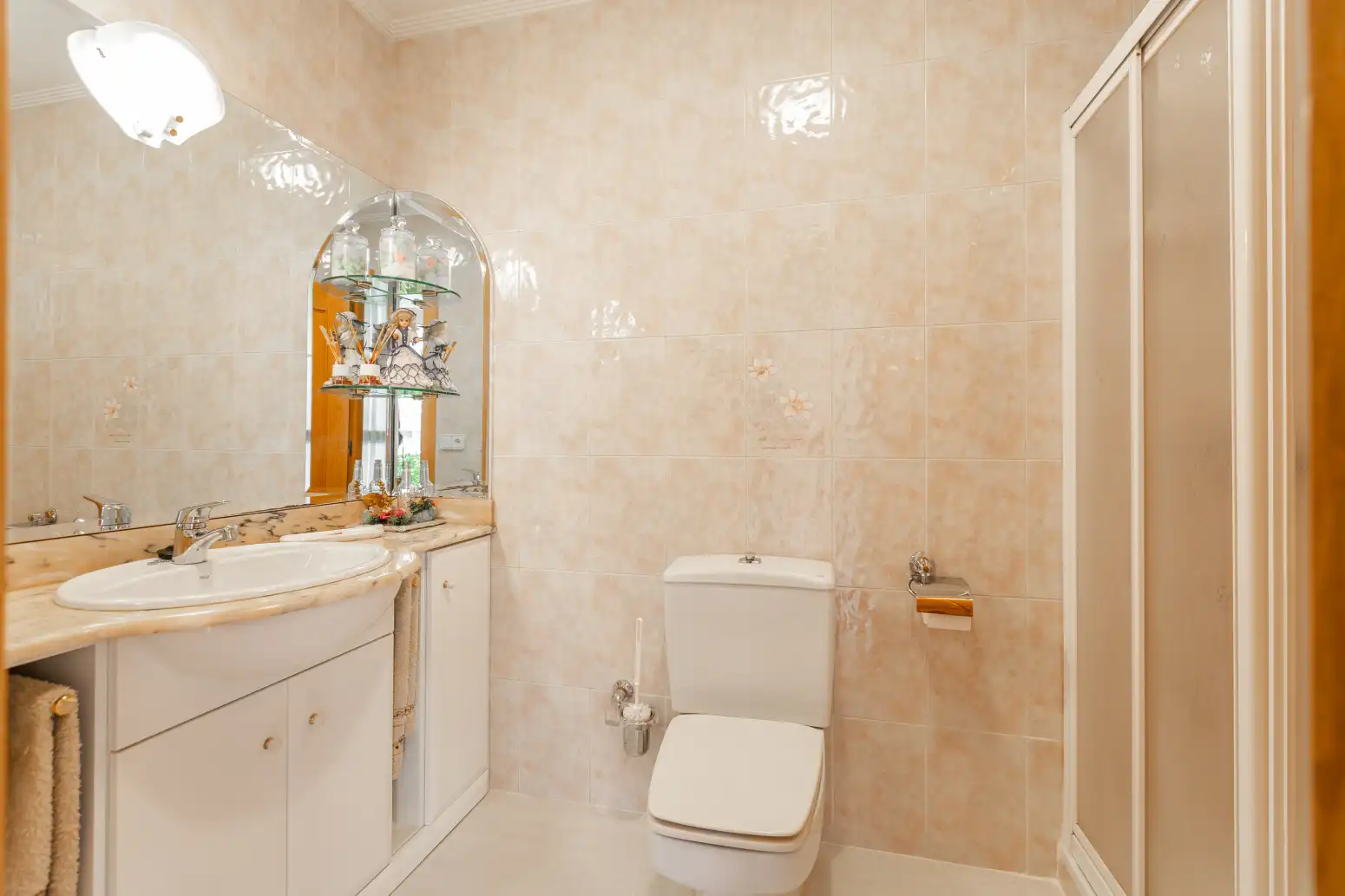 Baño de Casa adosada en venta en Barañáin / Barañain con Calefacción, Jardín privado y Parquet