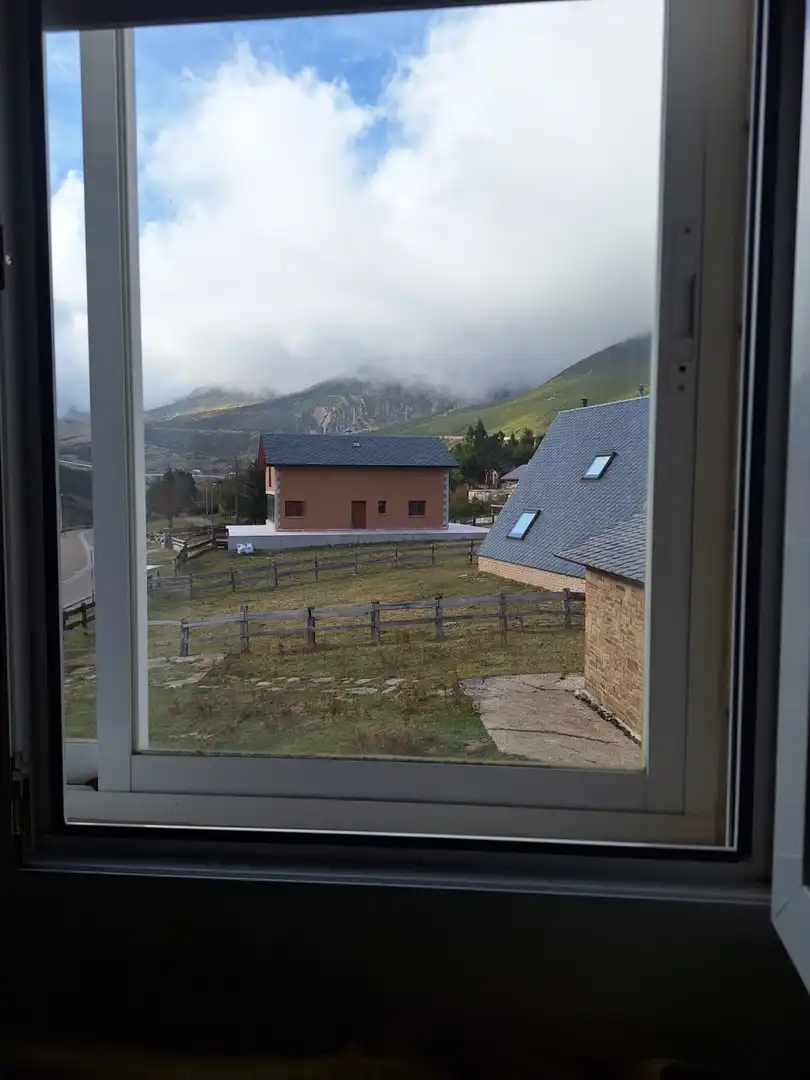 Vista exterior de Casa adosada en venda en Hermandad de Campoo de Suso amb Jardí privat