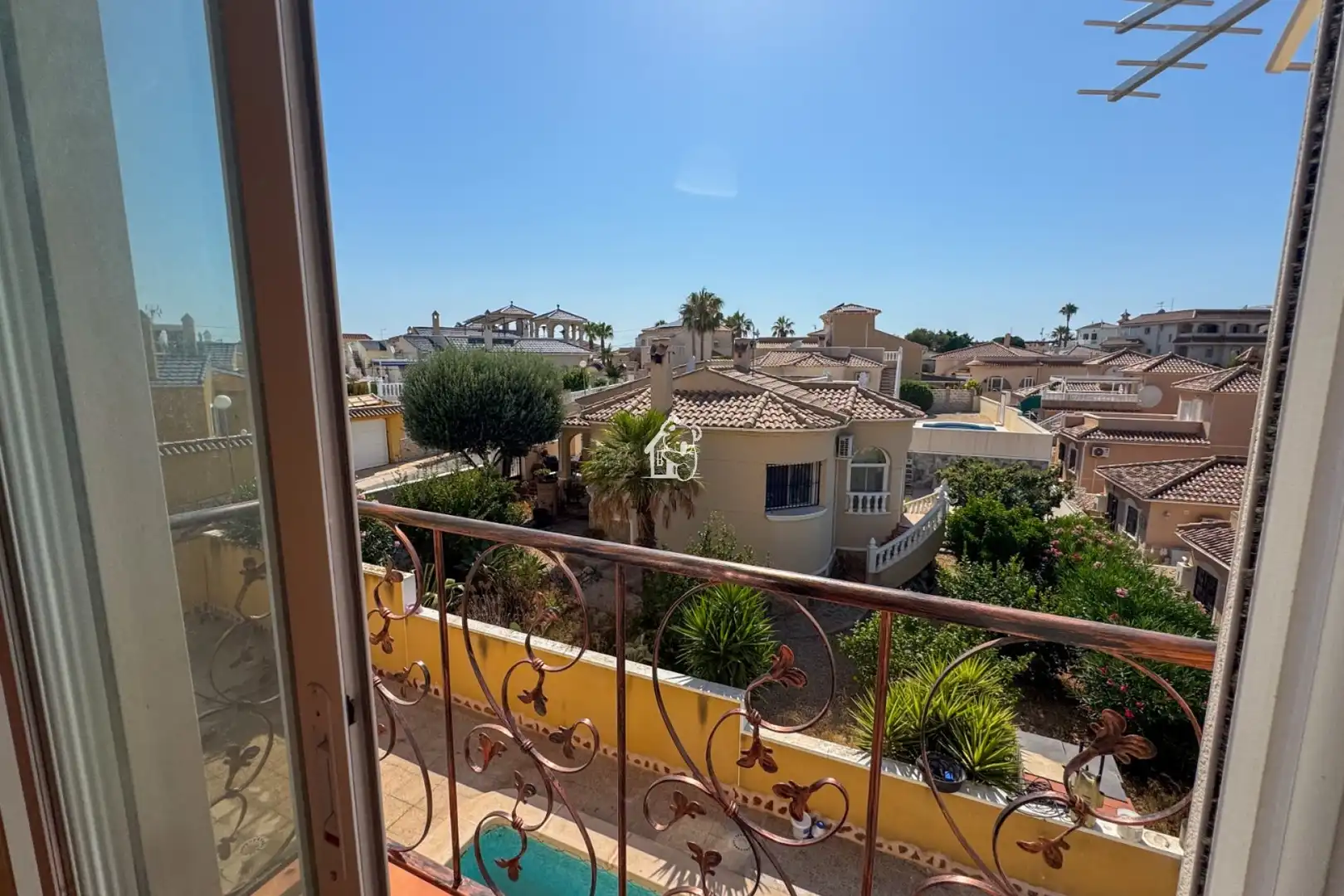 Vista exterior de Casa o chalet en venta en San Miguel de Salinas con Terraza y Piscina