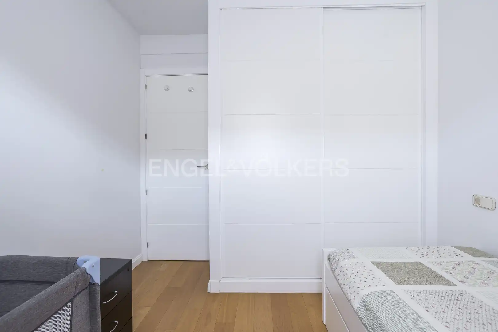 Habitación de Casa o chalet en venta en Madrid con Calefacción y Jardín privado
