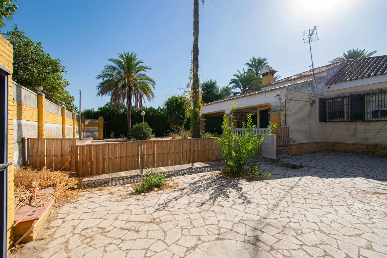 Jardí de Casa o xalet en venda en La Rinconada amb Jardí privat i Piscina