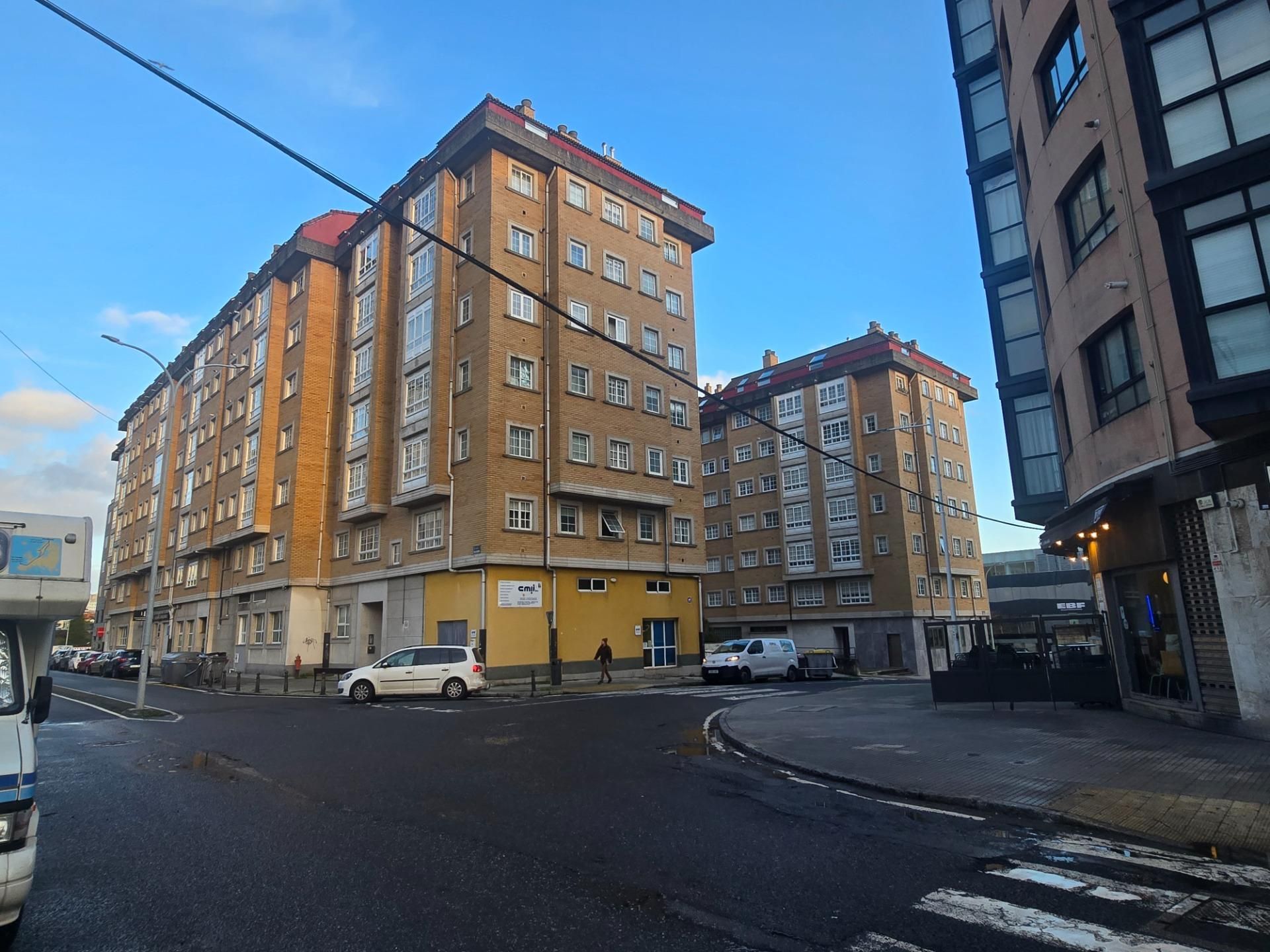 Vista exterior de Pis en venda en A Coruña Capital  amb Calefacció, Parquet i Traster