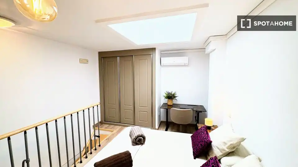 Bedroom of Flat for rent in Madrid  with Air Conditioner, Heating and Furnished