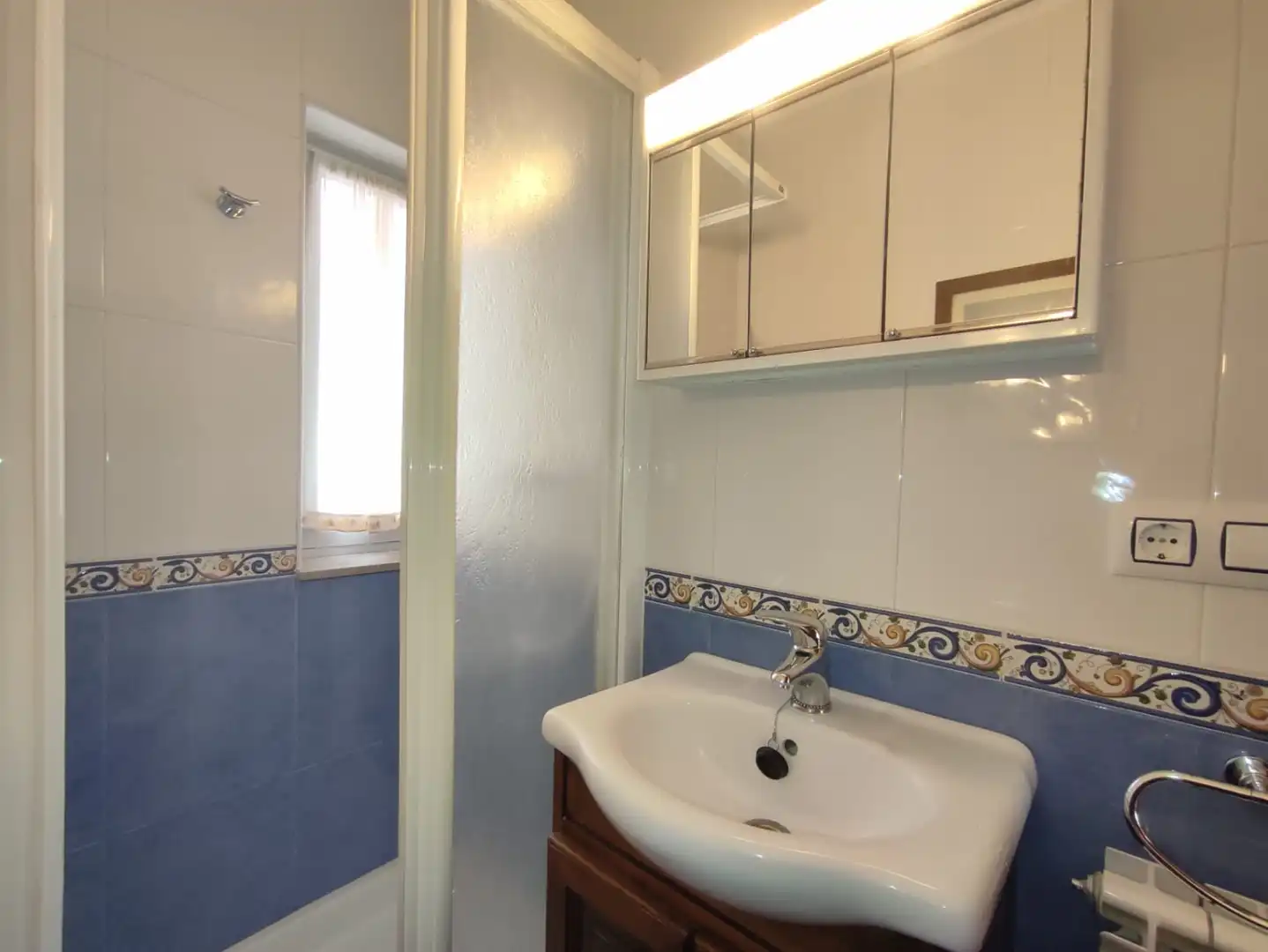 Baño de Piso de alquiler en Gijón  con Calefacción