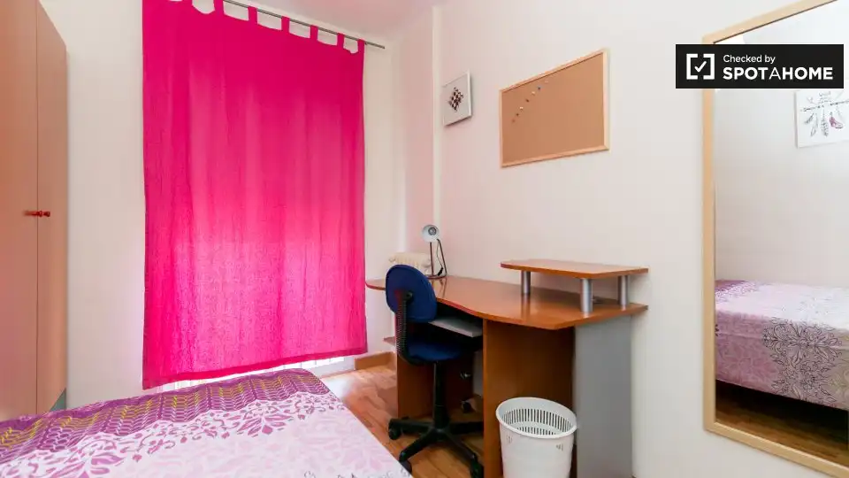 Room in Parque Nueva Granada