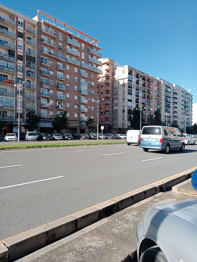 Vista exterior de Pis en venda en  Valencia Capital amb Parquet, Forn i Balcó