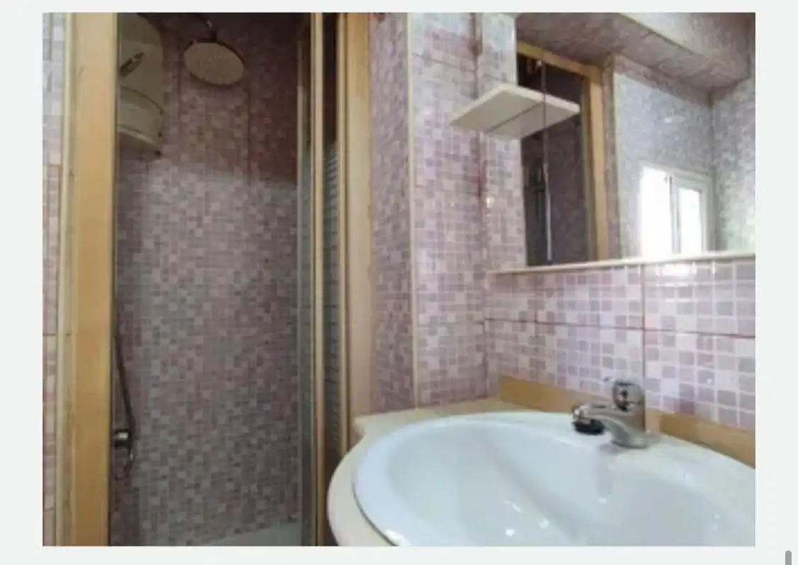 Bathroom of Flat for rent in Salamanca  with Air Conditioner, Heating and Furnished
