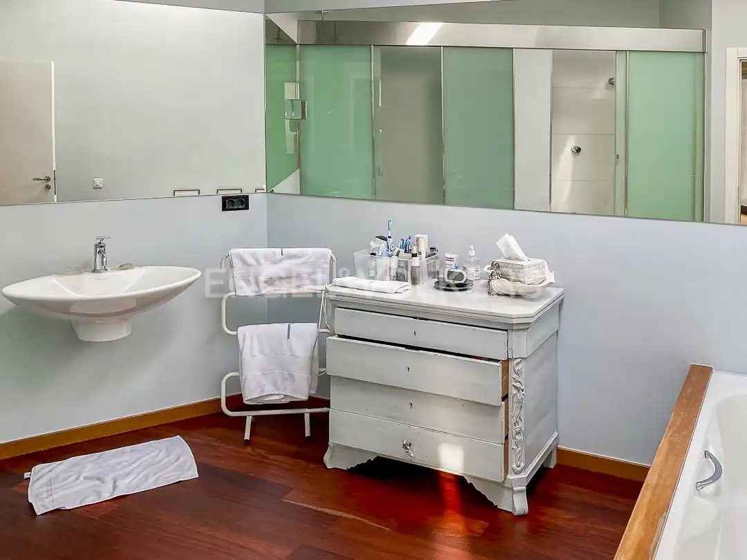Baño de Casa o chalet en venta en Barcelona con Calefacción, Jardín privado y Parquet