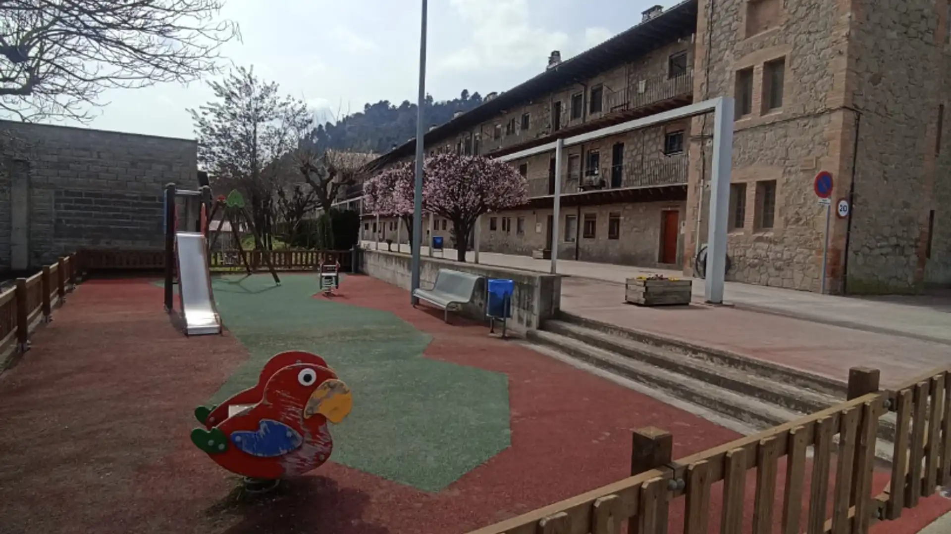 Vista exterior de Piso en venta en Avià con Terraza