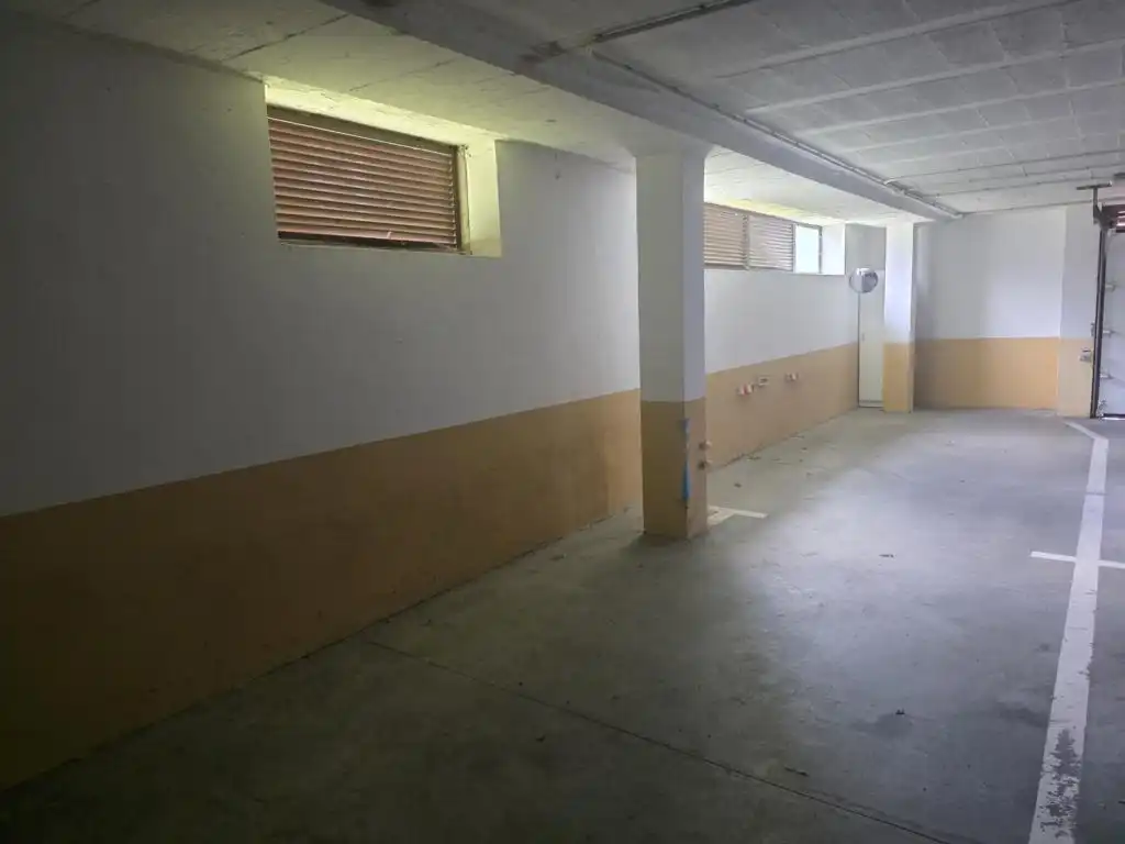 Aparcament de Apartament en venda en Boiro amb Calefacció, Parquet i Traster