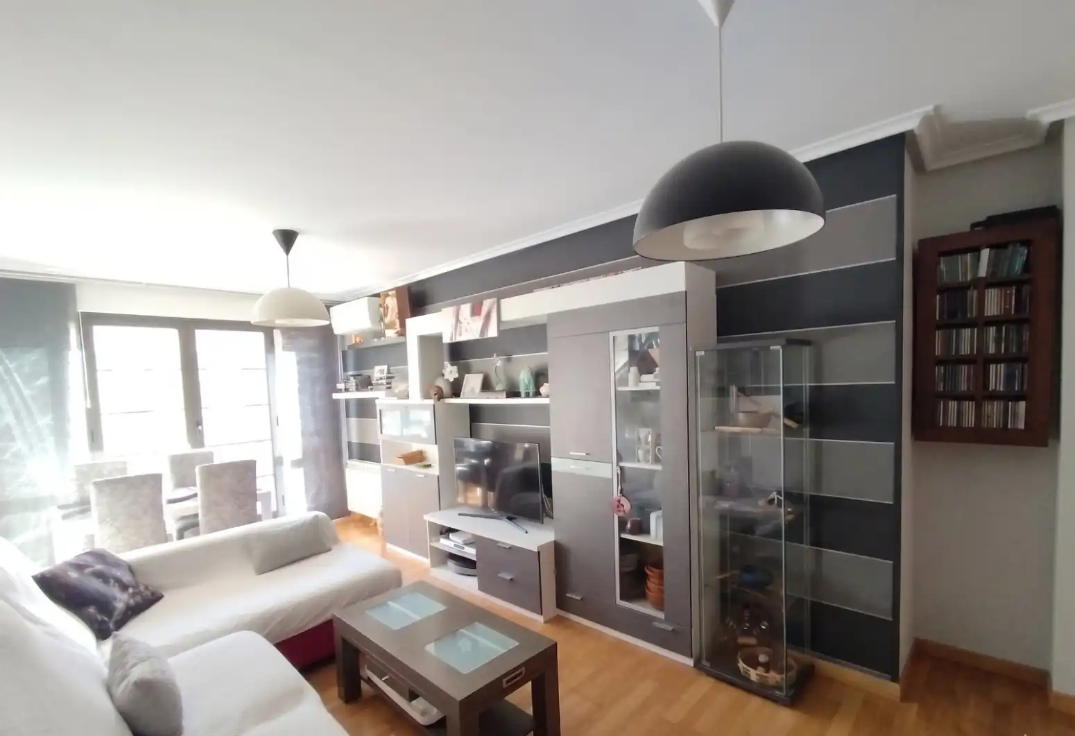 Sala de estar de Piso en venta en Lardero con Calefacción, Parquet y Trastero