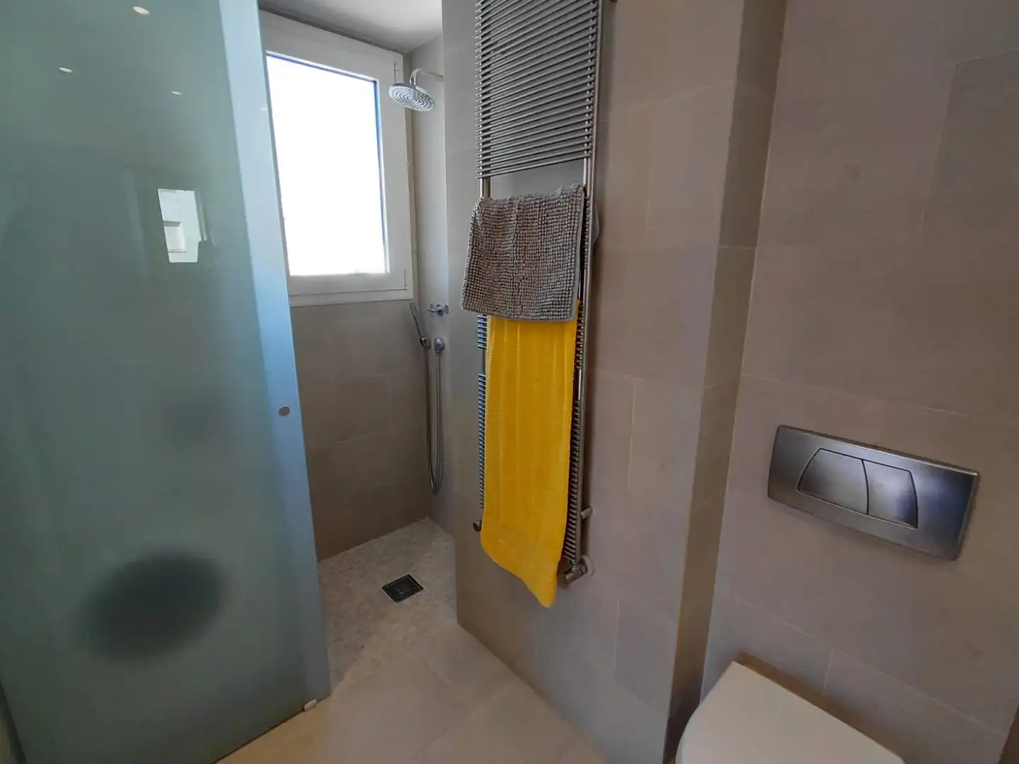 Baño de Piso de alquiler en Lloret de Mar con Calefacción, Terraza y Amueblado