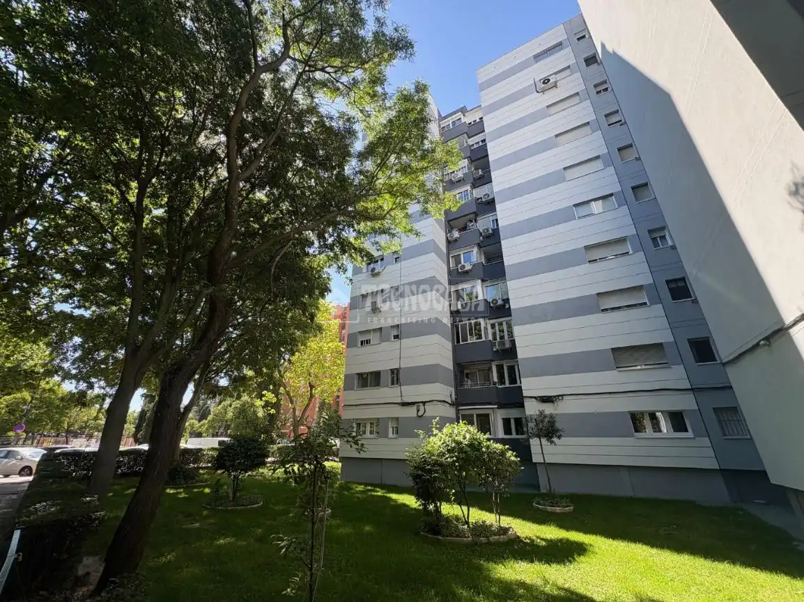 Vista exterior de Pis en venda en Móstoles amb Aire condicionat i Calefacció