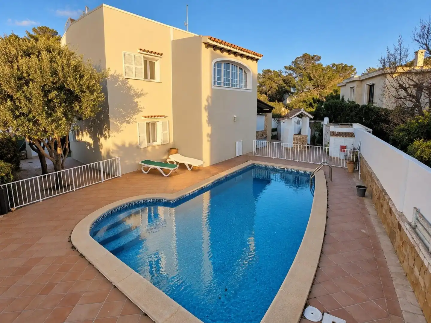 Casa amb piscina en venda a Cala Blanca