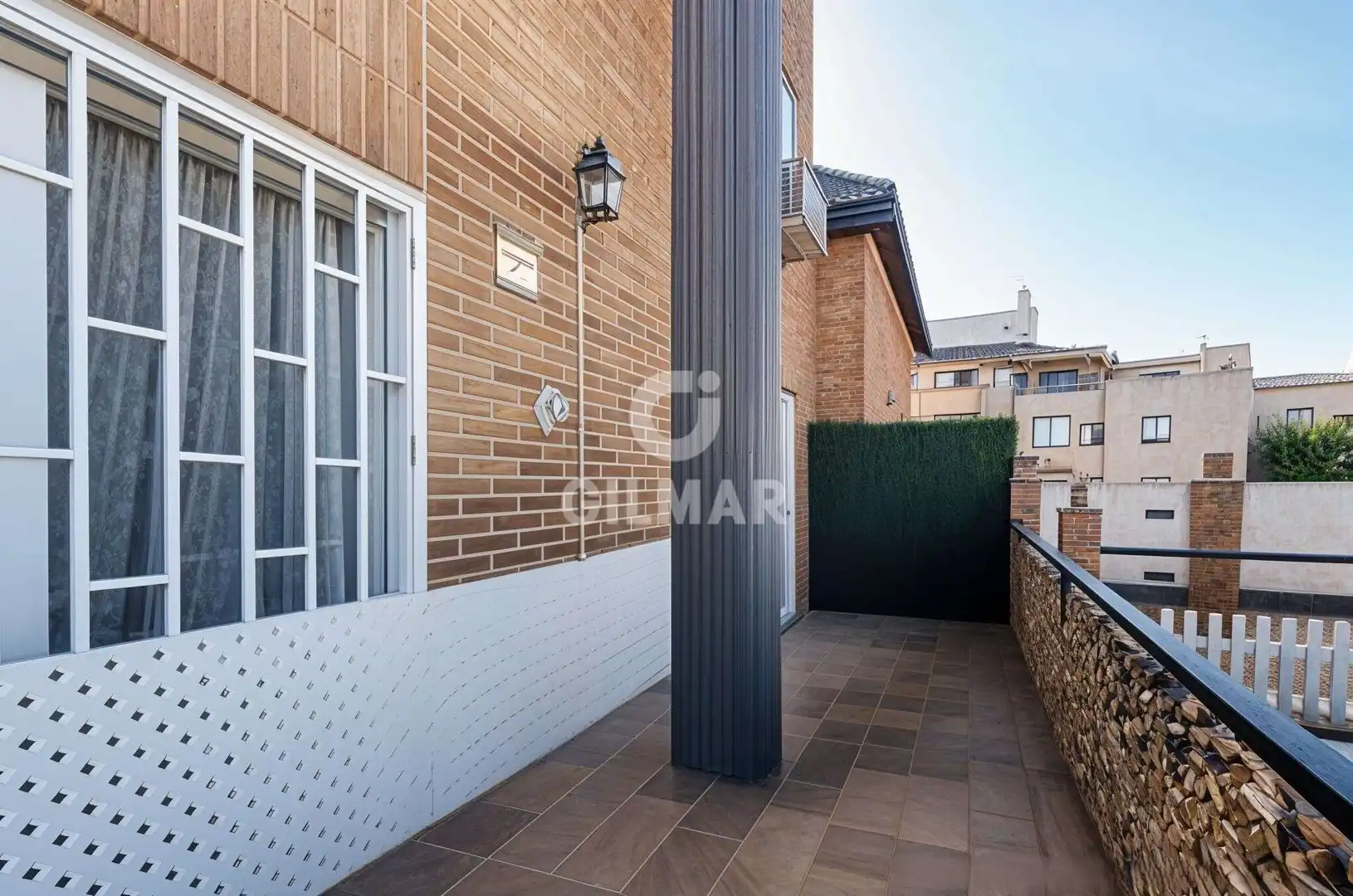 Außenansicht von Wohnung zum Verkauf in Madrid mit Heizung, Abstellraum und Balkon