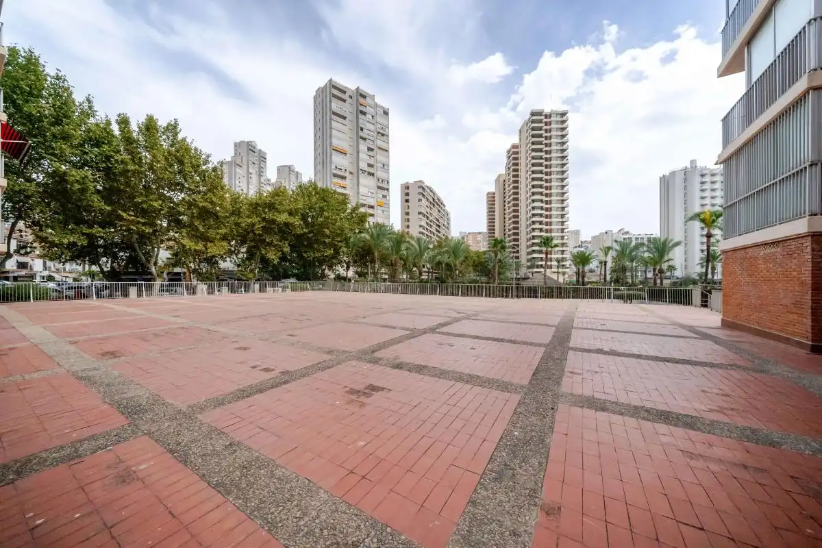 Vista exterior de Piso en venta en Benidorm con Aire acondicionado, Calefacción y Jardín privado