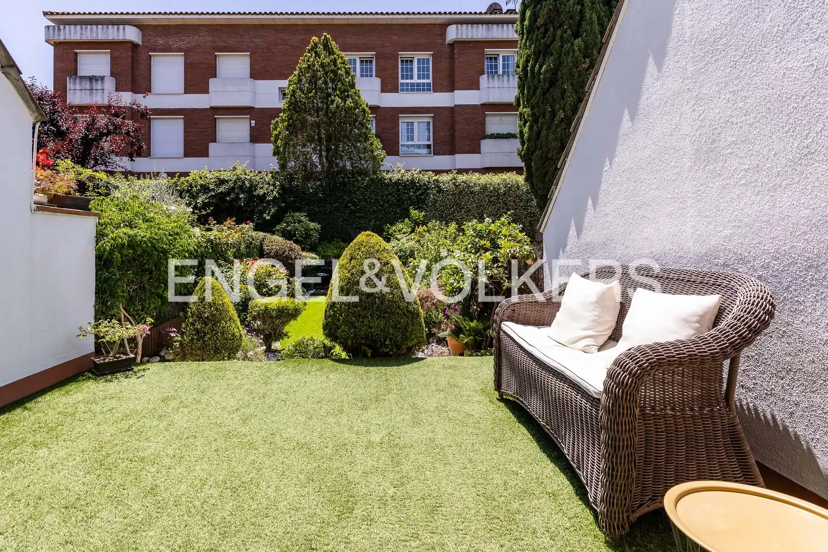 Terrassa de Casa o xalet en venda en Sant Cugat del Vallès amb Aire condicionat, Calefacció i Jardí privat