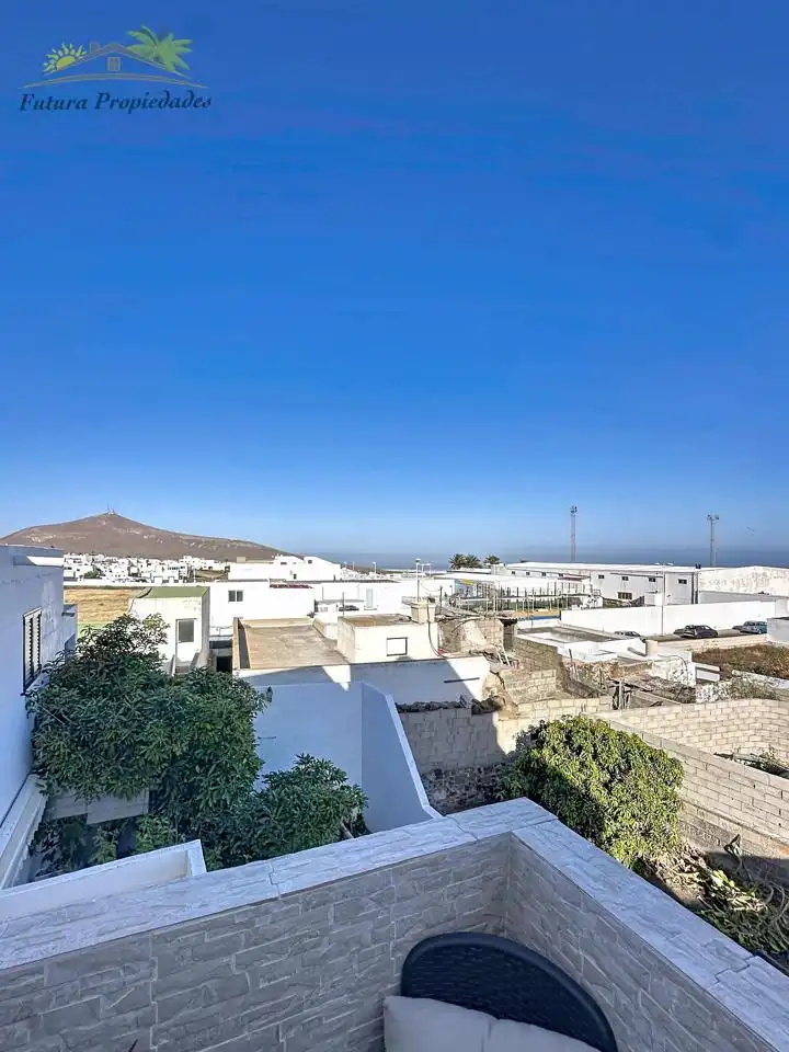 Vista exterior de Pis en venda en San Bartolomé amb Aire condicionat i Terrassa